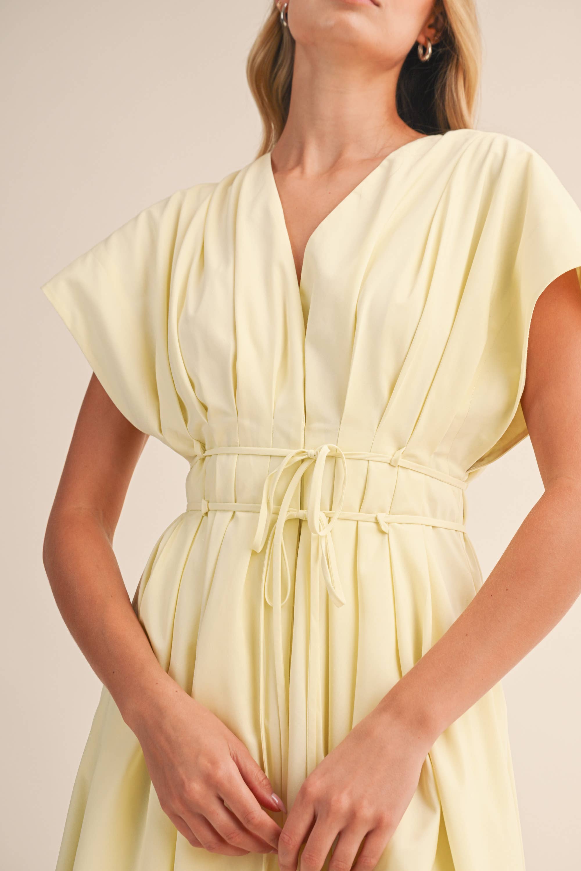 POPLIN SHORT SLV PLEATED DETAIL BELTED MAXI DRESS