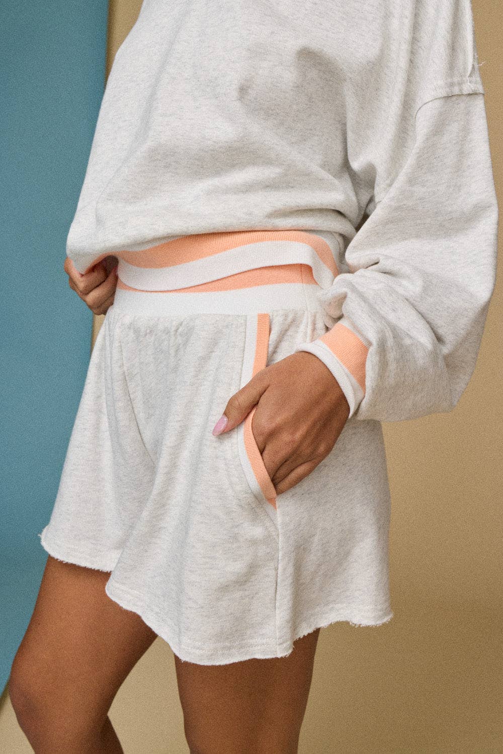 STRIPED BAND V-NECK LS TOP AND SHORTS SET